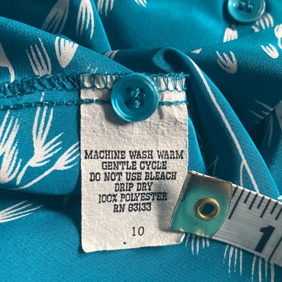 Silky Teal Vintage Blouse. - Picture 8 of 8